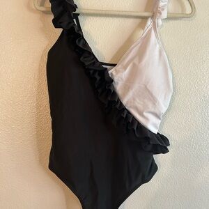 Black and White Ruffled One-Shoulder Swimsuit
